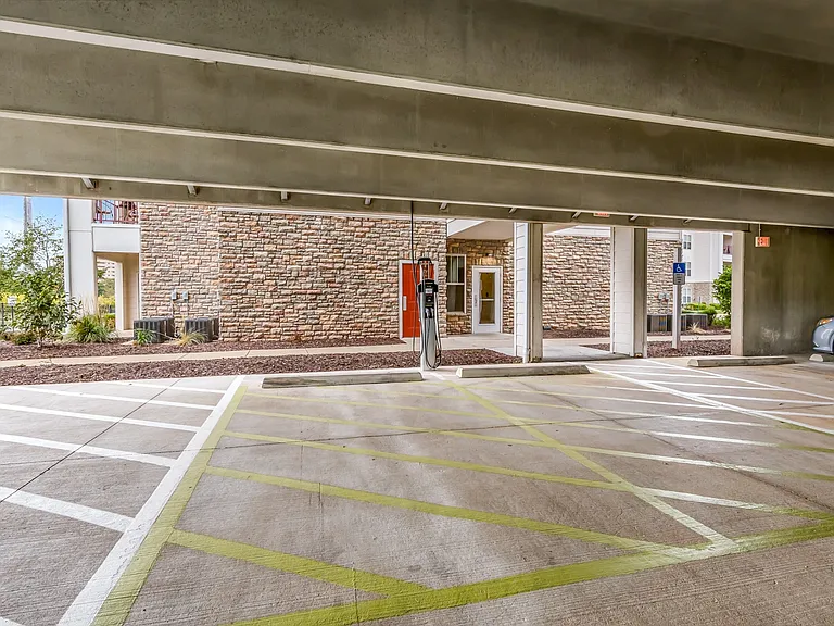 Vanguard Crossing — Photo 38