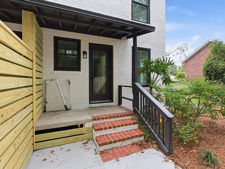 421 E Jennings St — Photo 38