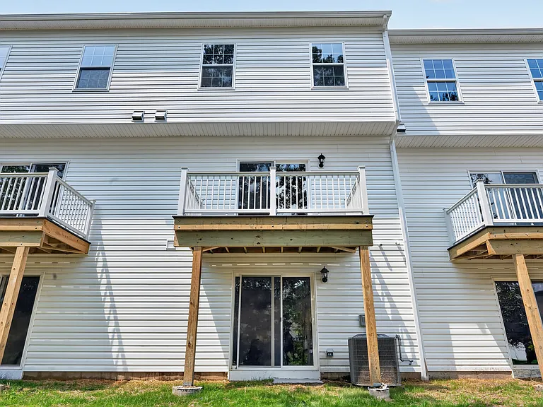 149 Essex Dr — Photo 40