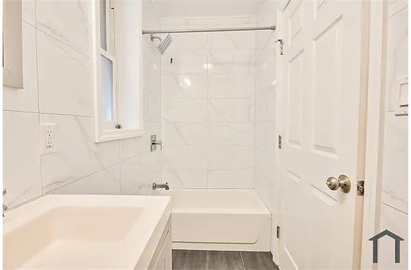 Building Photo - 1807 Phelan Pl #2F