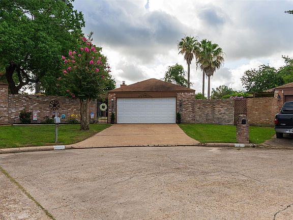 2nd image of 6903 Clee Ln