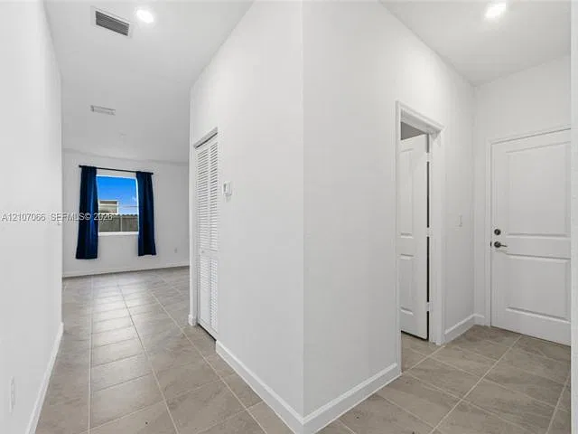 5 bed, 3.5 bath, $4,700 — Photo 4