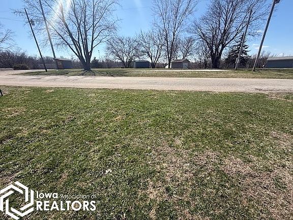 5th image of 1251 Holiday Ln