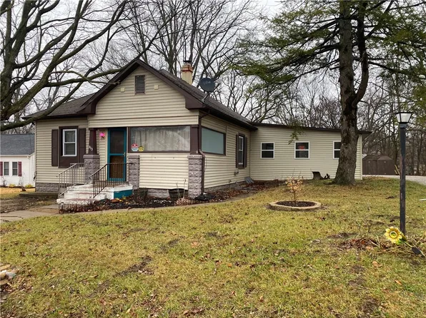813 C St, Charleston, IL 61920