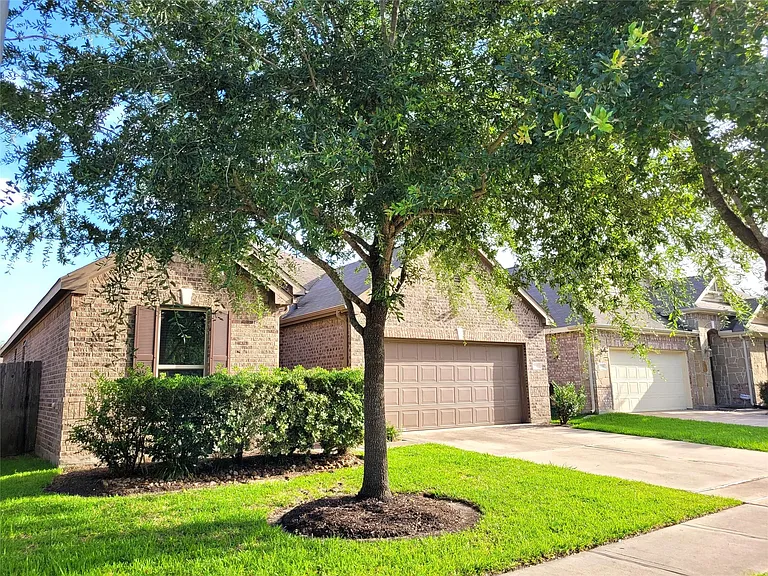 24015 Buffalo Cove Ln — Photo 3