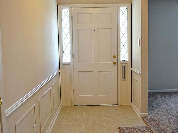 Front entry foyer