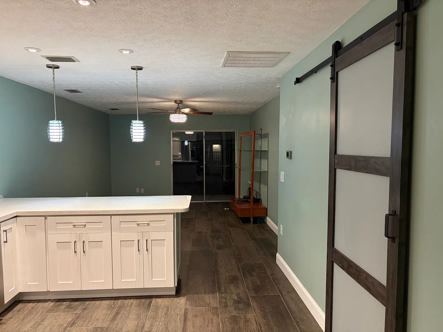 2 bed, 900 sqft, $2,400 — Photo 3