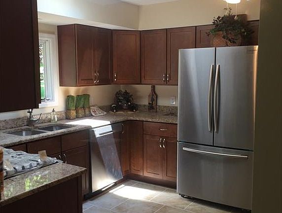 3rd image of 18500 Bishop Ln