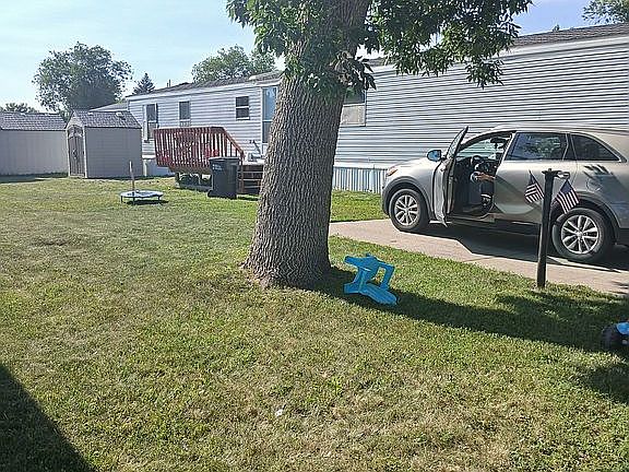 2nd image of 423 B St