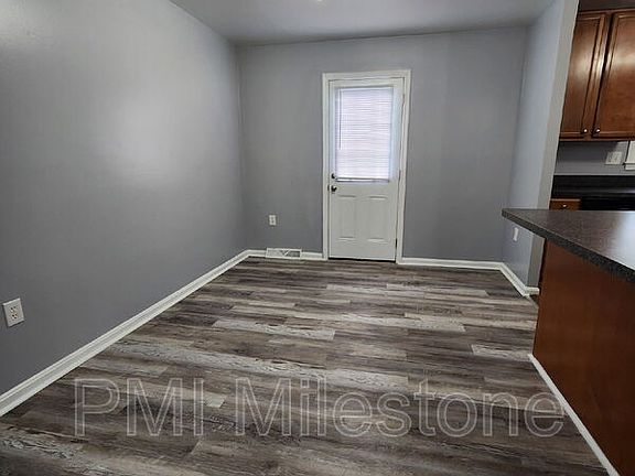 3rd image of 3333 Swann Rd