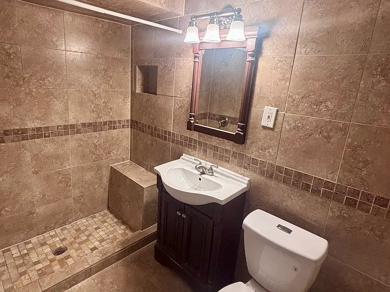 1106 Lindridge Dr NE — Photo 10