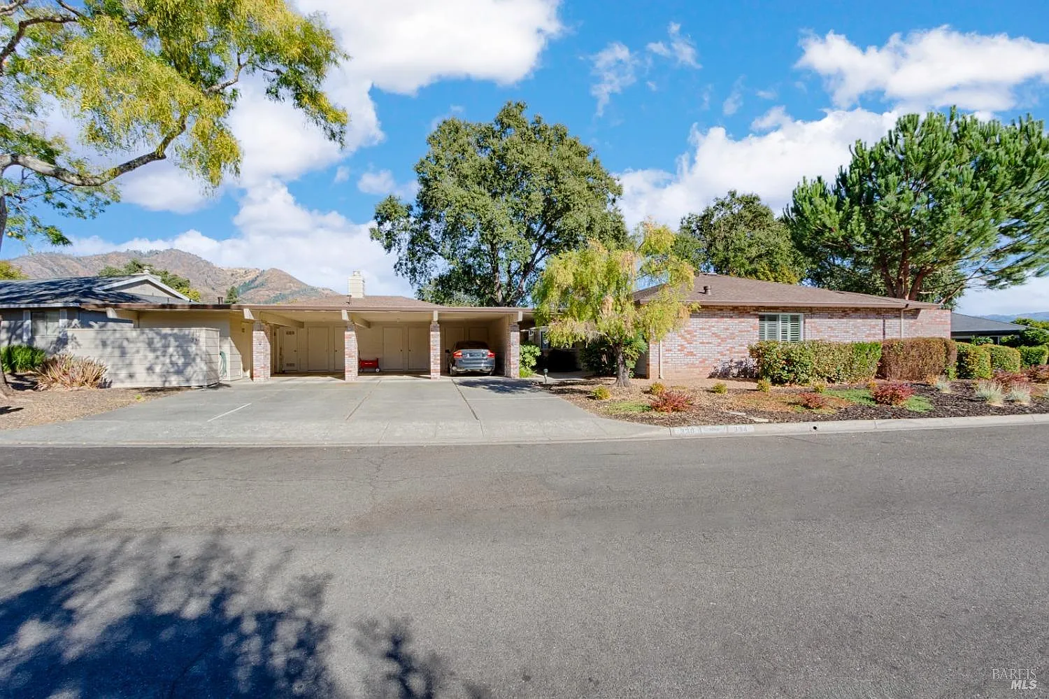 332 Twin Lakes Drive photo 1