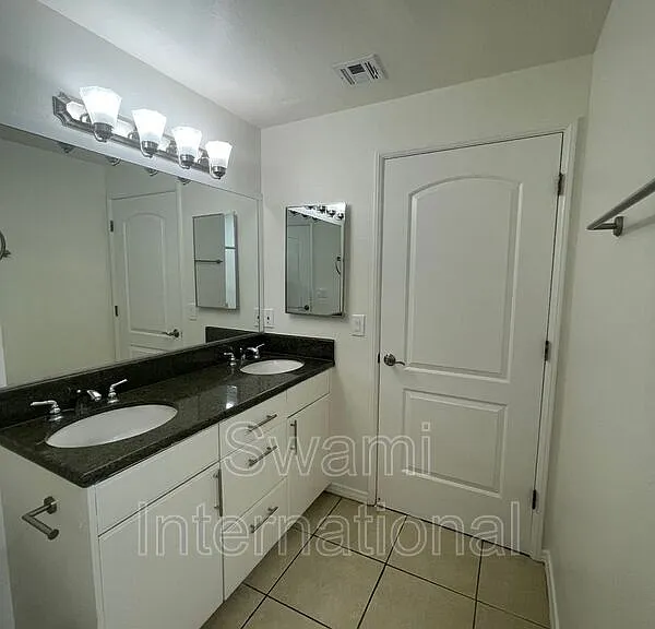5010 S Figueroa St — Photo 20