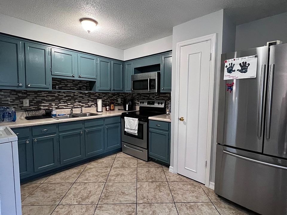1st image of 224 Georgetown C Dr