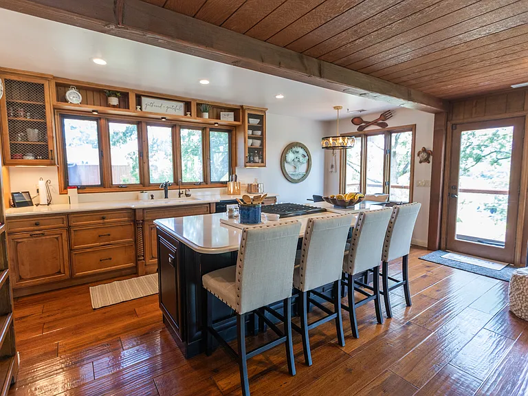 Edgewater Cir — Photo 6