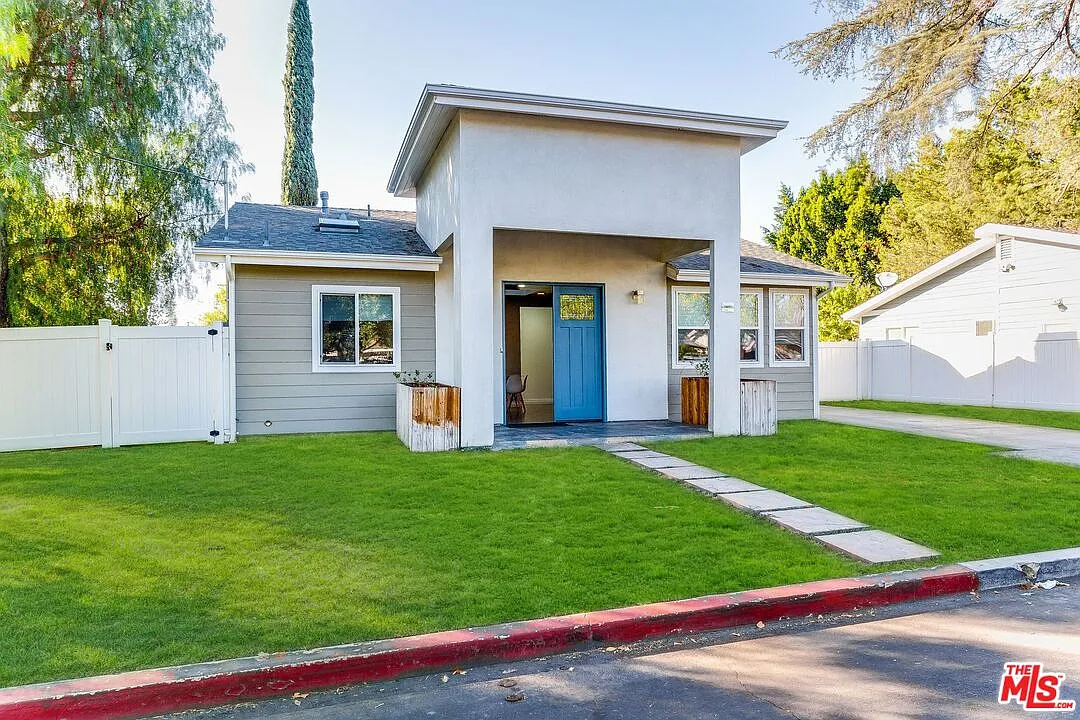 3 bed, 2.0 bath, 1200 sqft, $4,495 — Photo 2