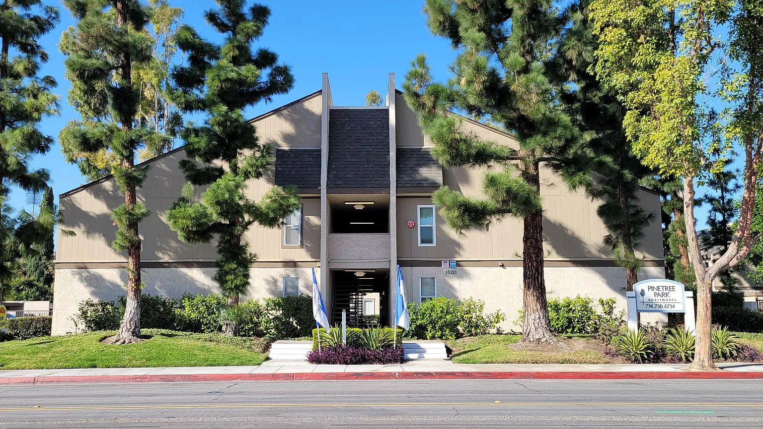 14101 Browning — Photo 1