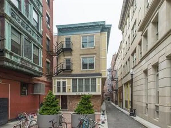 8-12 Bartlett Pl Unit 3, Boston, MA 02113