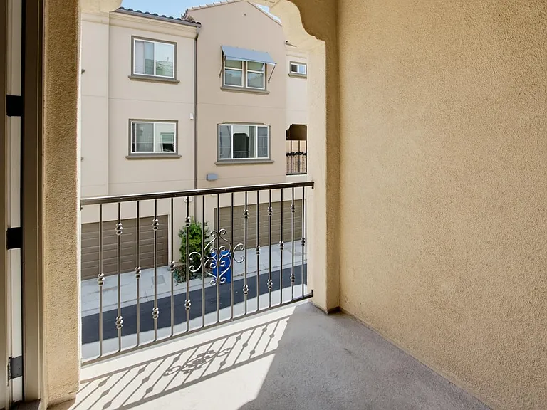 1577 Castillo #8 — Photo 28