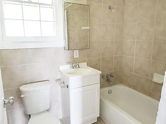 3 bed, 988 sqft, $2,000 — Photo 4