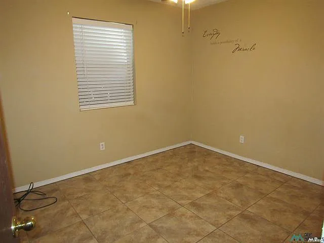 1302 W Briscoe Ave — Photo 4