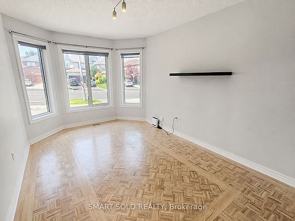 5th image of 52 Royalpark Way