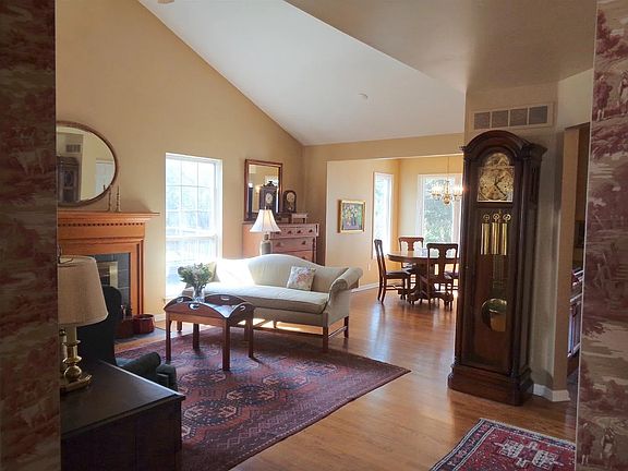 4th image of 3012 Turnberry La