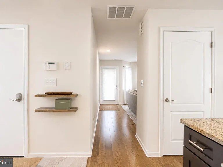 4 Regency Ct — Photo 8