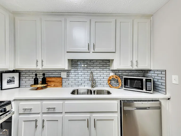 160 Booth Rd SW #A — Photo 11