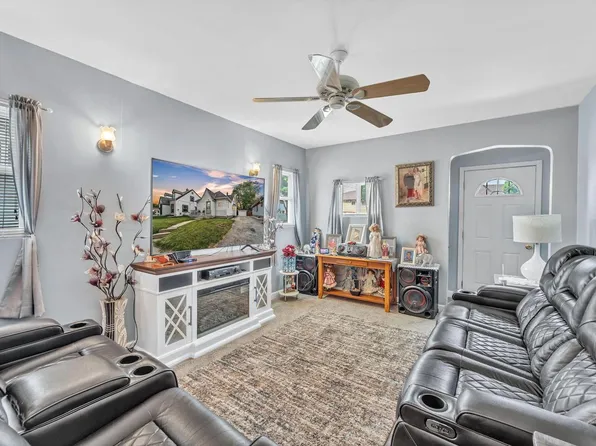 5874 North Teutonia AVENUE, Milwaukee, WI 53209