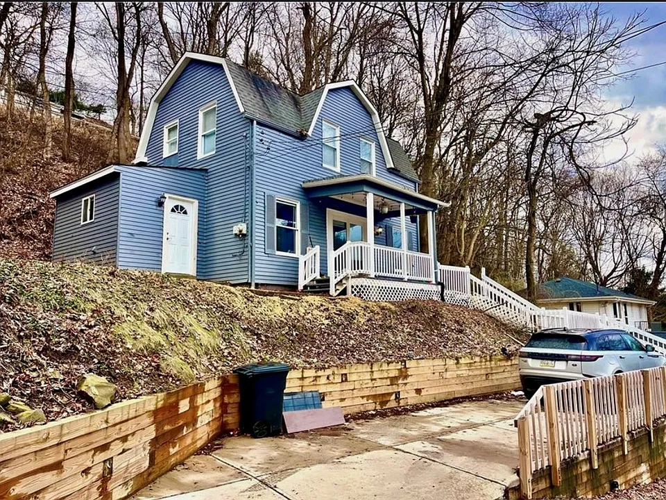 922 Crescent Ave