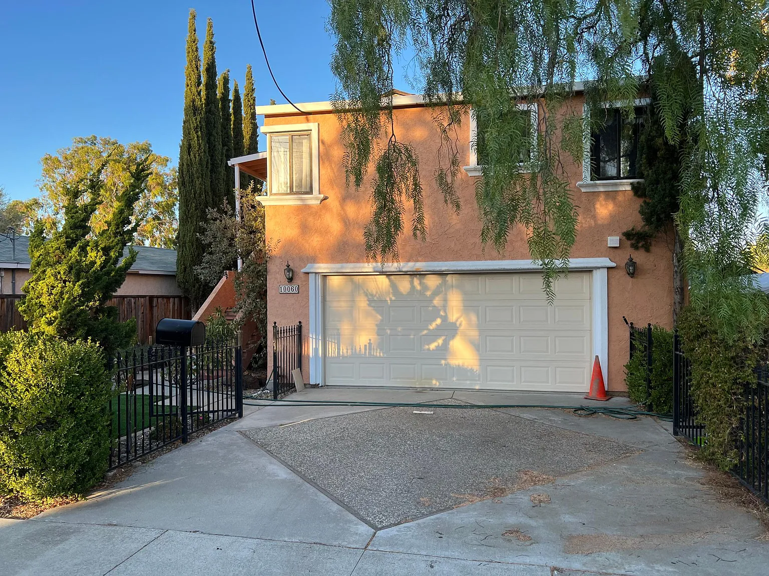10060 Peninsula Ave photo 1