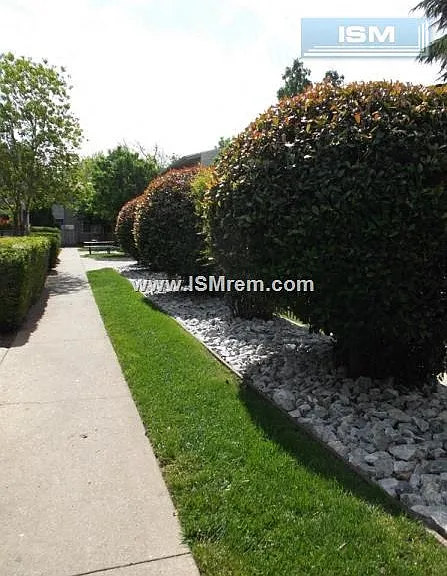 Menlo Pointe — Photo 42