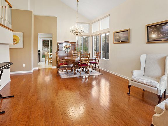 4th image of 10487 Saint Clair St