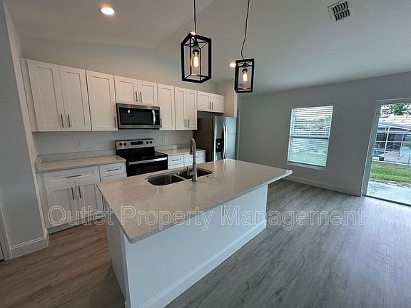 3rd image of 790 W Gaucho Cir