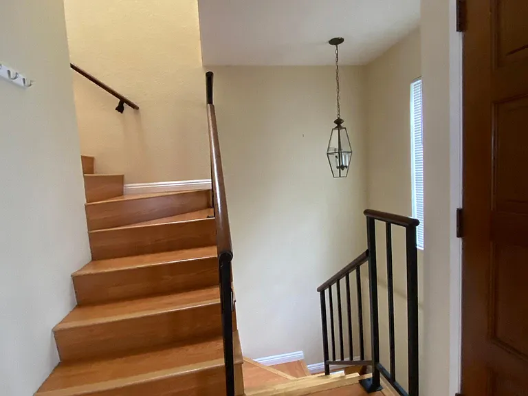 622 N Wilson Ave — Photo 2