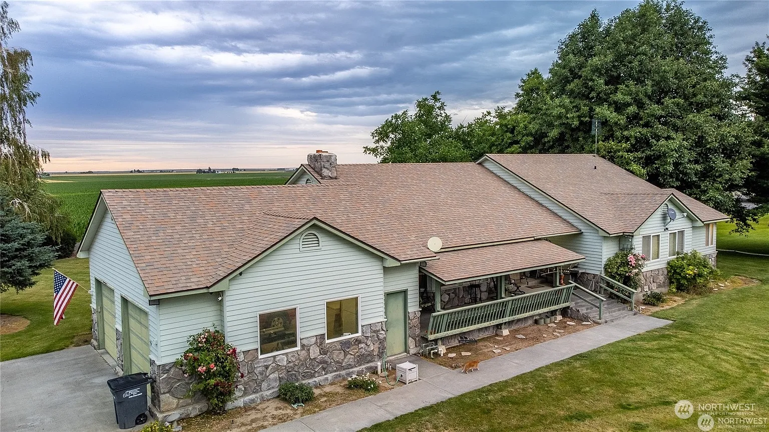 1659 Gillis Road photo 1