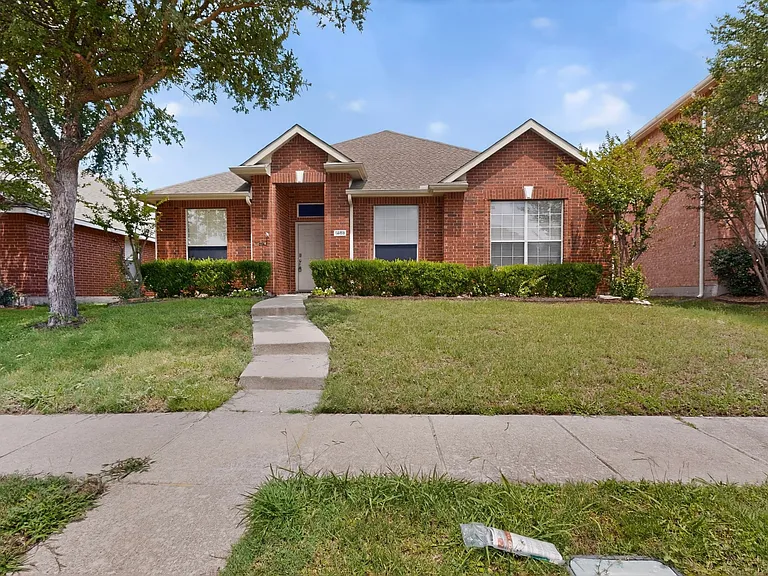 1409 Clear Creek Dr — Photo 2