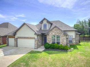 11104 Fairways Ave, Yukon, OK 73099