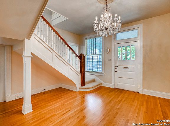 2nd image of 609 E Carson St