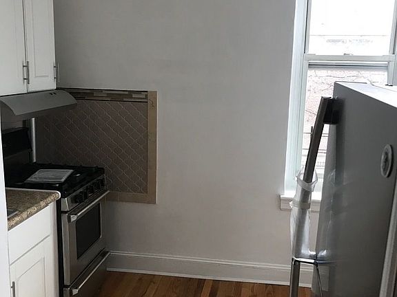 2nd image of 246 E 4th St APT 1A