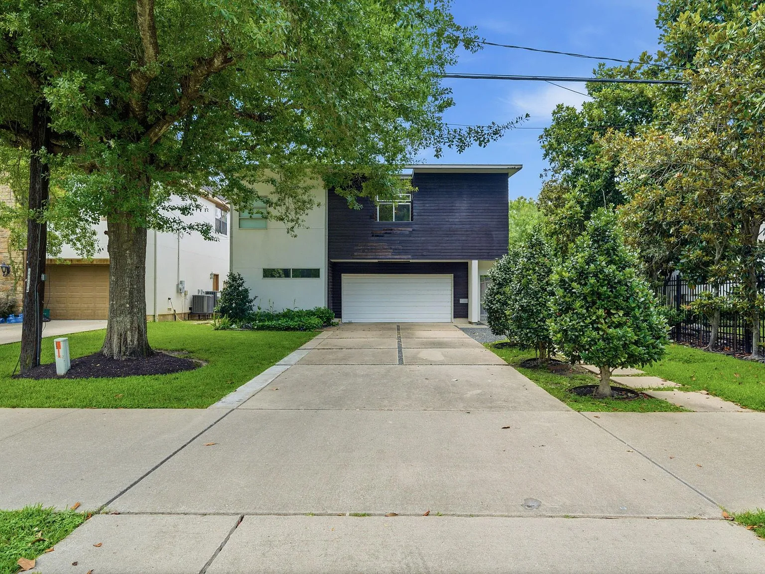 4 bed, 5.0 bath, 3367 sqft, $5,999 — Photo 3