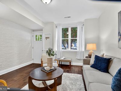 1027 6th St NE, Washington, DC, 20002