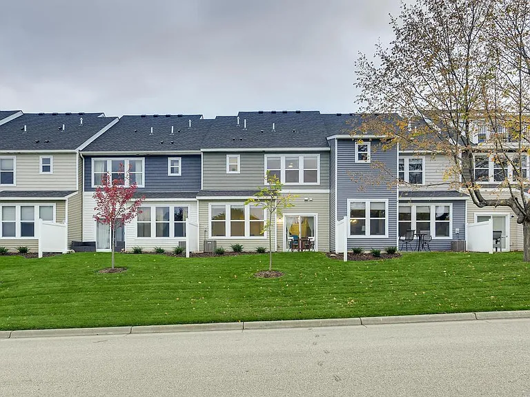 718 Maggie Way — Photo 25