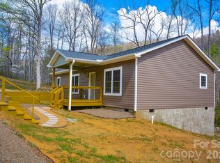 784 Bearwallow Mountain Rd, Hendersonville, NC 28792