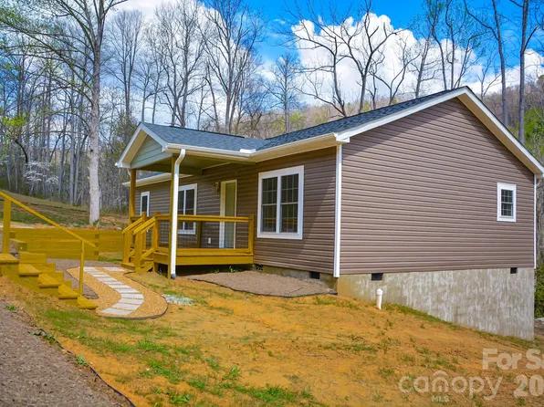 784 Bearwallow Mountain Rd, Hendersonville, NC 28792