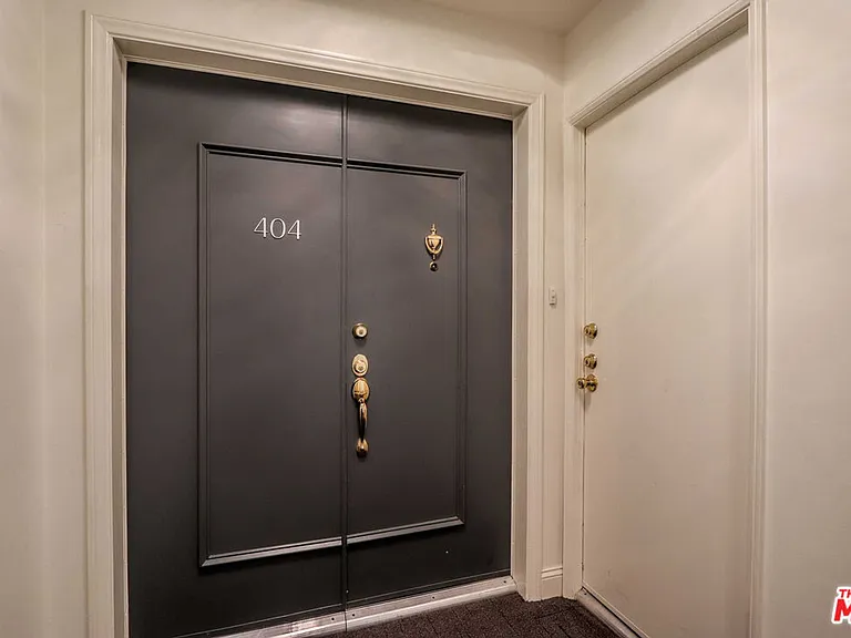 121 S Palm Dr #404A — Photo 29