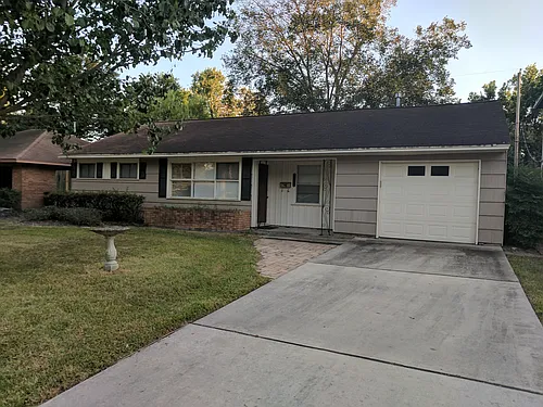 2223 Chantilly Ln Photo 1