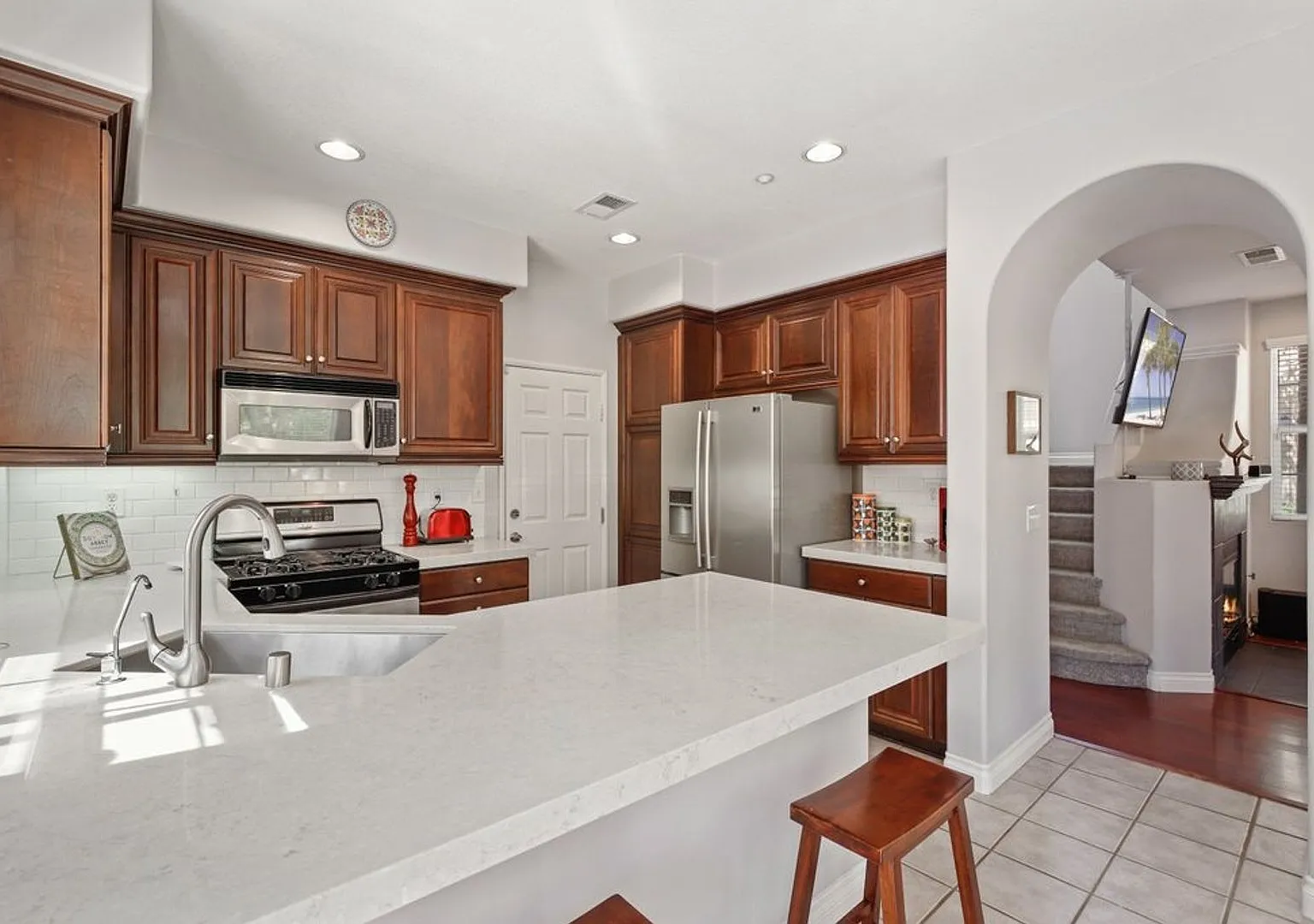 Spacious 3 Bed 2.5 Bath in Crescent Court Community with nice backyard! — Photo 3