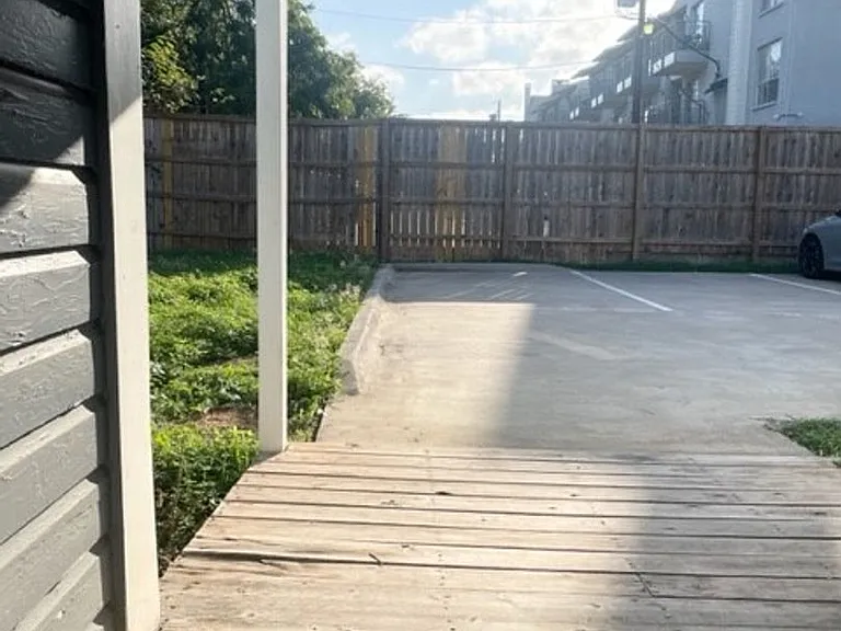 4522 Gaston Ave — Photo 11